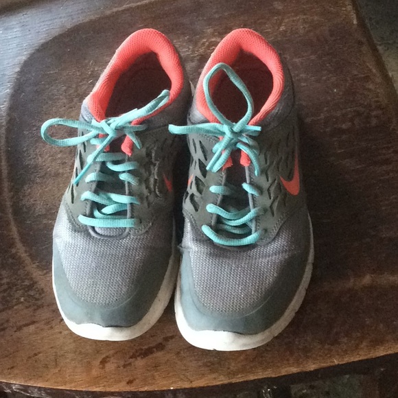 Pink, Blue and Grey Nike women’s running shoes. - Picture 7 of 7